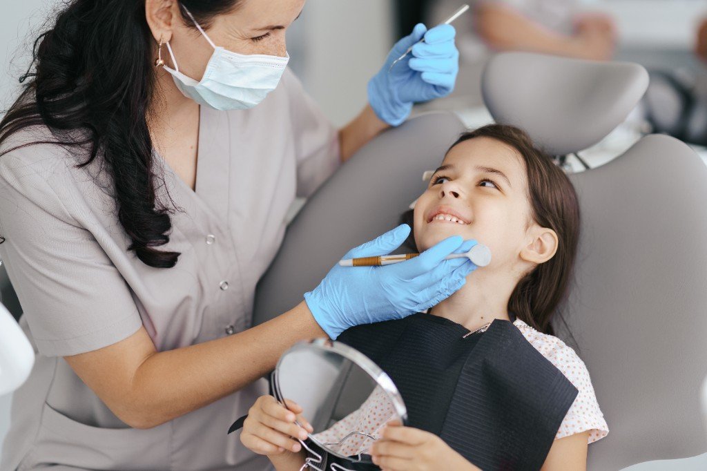 Dentique — Premium Dental Clinic, a project by 8orbits